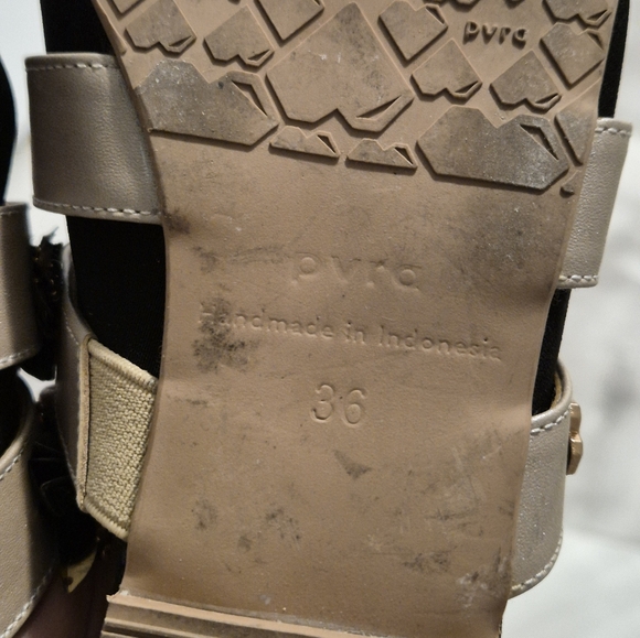 Elegant Black and Gold Slip-on Slippers 36 - Picture 7 of 8